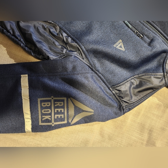 Reebok navy blue hoodie size XL (18/20) Big boy - Picture 2 of 5